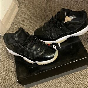Air Jordan retro 11 low.